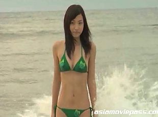 Asian idols show you their cute tits